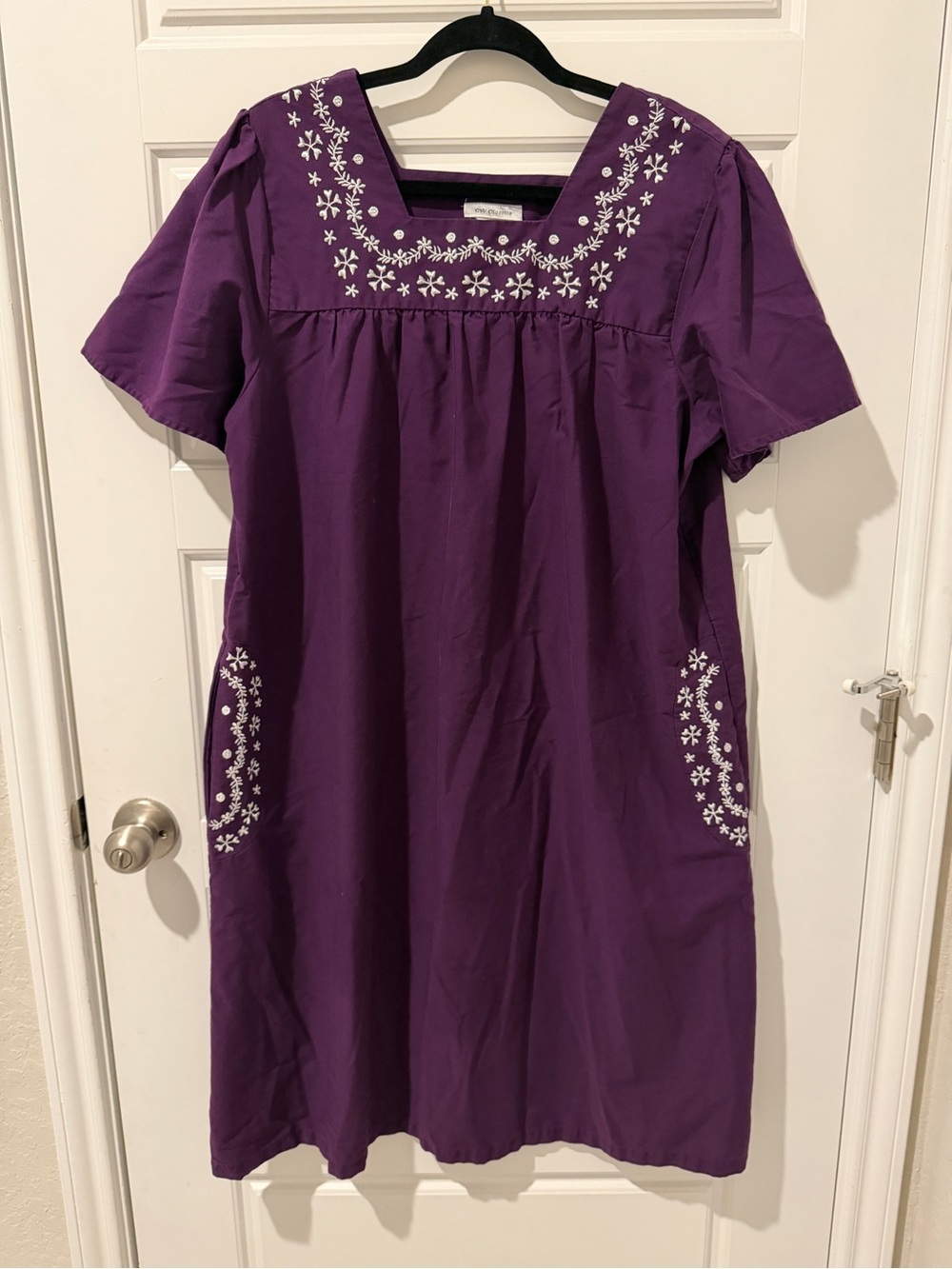Vintage CE Classics Purple Wimen’s Muumuu Dress with White Flower Embroidery